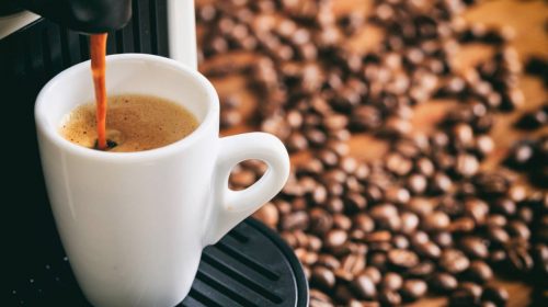 une tasse de café