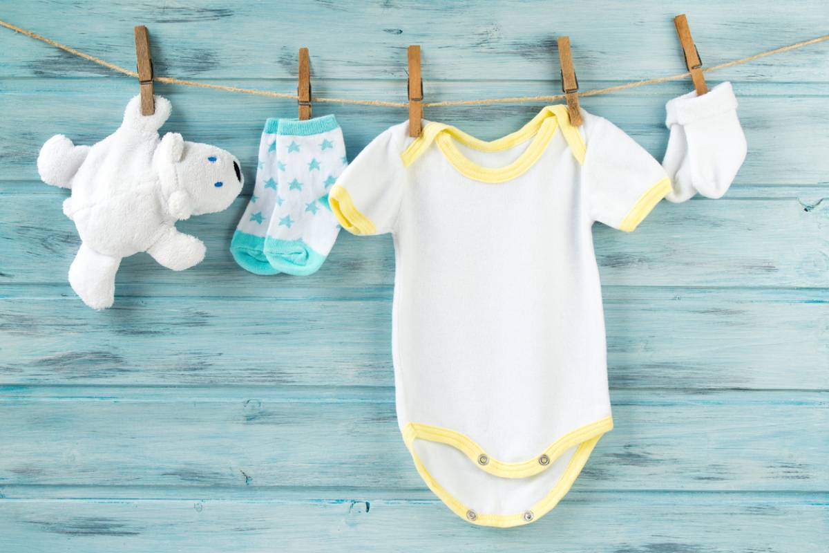 des vetements de bébés qui sechent